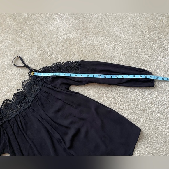 Daytrip Black Crochet Trim Cold Shoulder Shirt - Size: XS - Picture 6 of 9